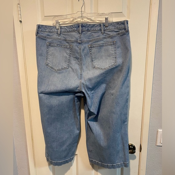 Wide Leg Crop Jeans - Picture 3 of 3